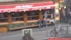 再生 入れ墨のオランダのfloozy乗馬行楽客sashay