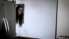 播放 一个不开明的处女青少年被一个告诉她一个 bs 新闻报道的医生搞砸了