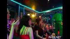播放 在大自然的笼罩aggroup sex