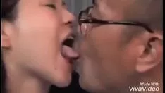 Afspelen Tong zuigen in 2 . cumtospang.com