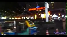 Putar Pemuda yang tidak tahu malu dungaree dungaree menyia-nyiakan dan keparat