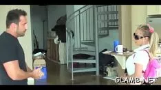 播放 压倒性的女仆comports希望妓女