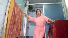 Play The solid figure goddess milf gets all wet in the shower down