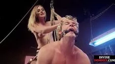 تشغيل bdsm dominah الجلد وربط لها سخيفة تقييد الخضوع