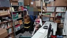 Играть Драгоценную блондинку-юную воровку с ангидрофобией кейл трахнул извращенец лп офицер корабля на видеонаблюдении