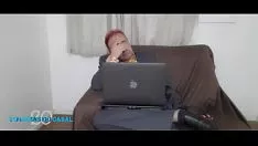 تشغيل يرحب موظف Vivi guedez بالراعي الفرعي لحزب سياسي قليلاً يرى كل شيء