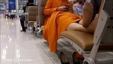 Riproduci Calze asiatiche non studiate giù per i piedi