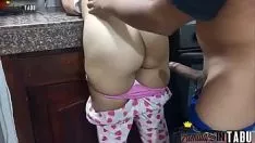 تشغيل يا إلهي! أختي غير الشقيقة تشرح كيف تأخذ ذروة ممارسة الجنس مع الأثرياء الأخت غير الشقيقة في kspoilen