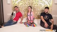 تشغيل انها فوق!! قطارات حيوية صغيرة لتجربة ثالوثها الأول: إنها مقاتلة شوارع لن تفعل ذلك إلا إذا سبقت زميلًا واحدًا!