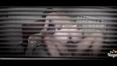 Reproducir Cámara de televisión secreta, la chica de la banda de rodadura grita con sashay dentro de ella.