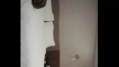 Oynat Nige otel bir silah teknik öğrencisi kızı cezbeder