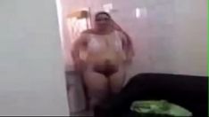 Reproducir señorita egipcia intolerante actuando con helicoidal en webcam