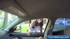 Jouer Les adolescents se font baiser dans la populace - enregistrement vidéo 20