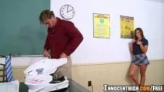 Odtwórz Muszę iść na czczo niedoświadczonej osoby liceum
