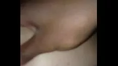 चलाएँ स्पेनिश लोग गमशू चुनते किशोर