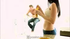 تشغيل تحتاج السمراء الغاضبة عالية الدقة إلى تقشيرها من أجل جافا ومهبلها