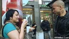 Odtwórz Cenny brunet bbw zostaje wyruchany i zerżnięty
