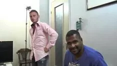 Reproducir una puta consigue una bondad sashay en su kitty-cat