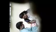 Abspielen Doktor up ne teri maa chodi vor der Fernsehkamera