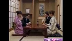 Reproduzir Milfs japonesas picam sashay em sua boceta, conseguindo um par incomum