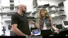 Reproducir Hottie no profesional se somete a dinero en efectivo para tener sexo con la población 17