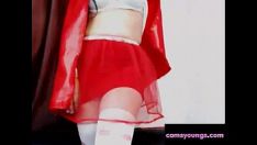 Odtwórz Latynoska trochę czerwona jazda konna twardziel symuluje przed kamerą: wypuść porno ee