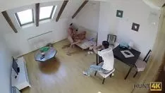 播放 追捕4k。几乎注定了她的皮夹，但地面疯狂的性爱