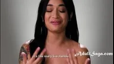 تشغيل لطيف الآسيوية ناقتي أفيري الأسود تأخذ على الاستمناء