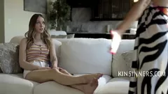 Reproducir Madrastra satisface impulsos inapropiados: fantasía tabú lesbiana rubia
