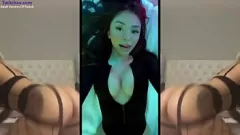 播放 包含多个射精场景的热门 6 分钟 PMV