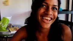 Reproducir Las adolescentes caribeñas se vuelven locas: sexo real y sin guión con turistas