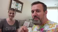 Redare Surpriză cremoasă de vacanță: păsărica udă a lui Milf Jasmine Rouge se umple de spermă înainte de vacanța de vis