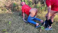 播放 拉丁裔贝贝在森林里搞砸了：大屁股，粗糙的性爱和BBC