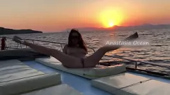 تشغيل تومض أشقر شقي وتستمني في حفلة القوارب