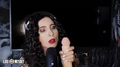 Reproducir Femdom alemán Lou Nesbit y Lia Louise en sucio charla cornudo asmr