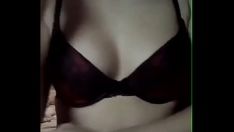 Riproduci Perisget dalle tette calde della ragazza