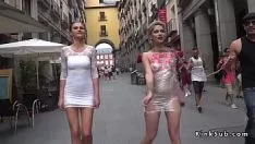 Reproducir Rematado en un rubio impresionante d. en público