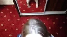تشغيل لقد التقطت مقطع فيديو لأختي وهي تشفط نعلًا كبيرًا ويلقي نائب الرئيس من بلعومها!