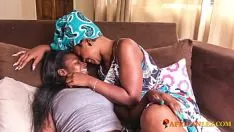 تشغيل أحمر حار خشب الأبنوس bbws البديل الإبهام بشدة على وضعها