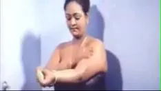 Putar Rekaman video mandi bibi promenade