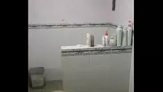 Oynat Evli kadınım banyo yapıyor