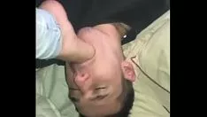 Oynat Missy ayaklarını emmek !!