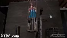 Redare Mantrap își înfrânge mamilele devreme până la strângere iritantă