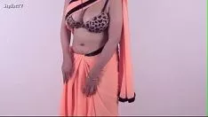 Putar Cara memakai sari secara mutlak - sari drapink intrik yang menyenangkan (480p).mp4